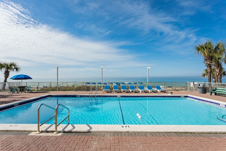 Hotel Bikini Beach Resort