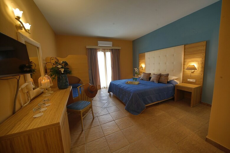 Dolphin Bay Hotel