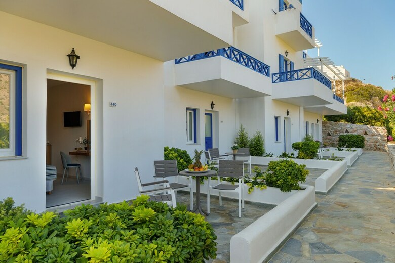 Dolphin Bay Hotel