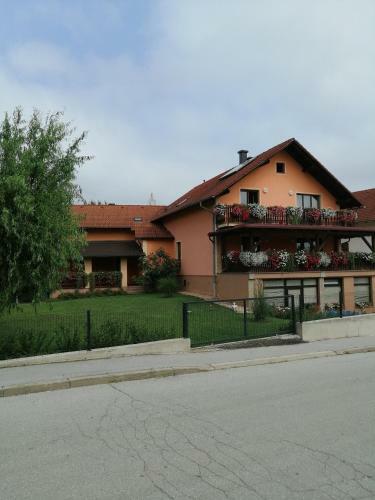 Apartment Pavle?i?