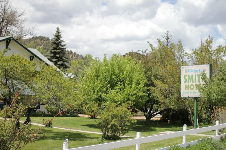 Historic Smith Hotel Bed And Breakfast