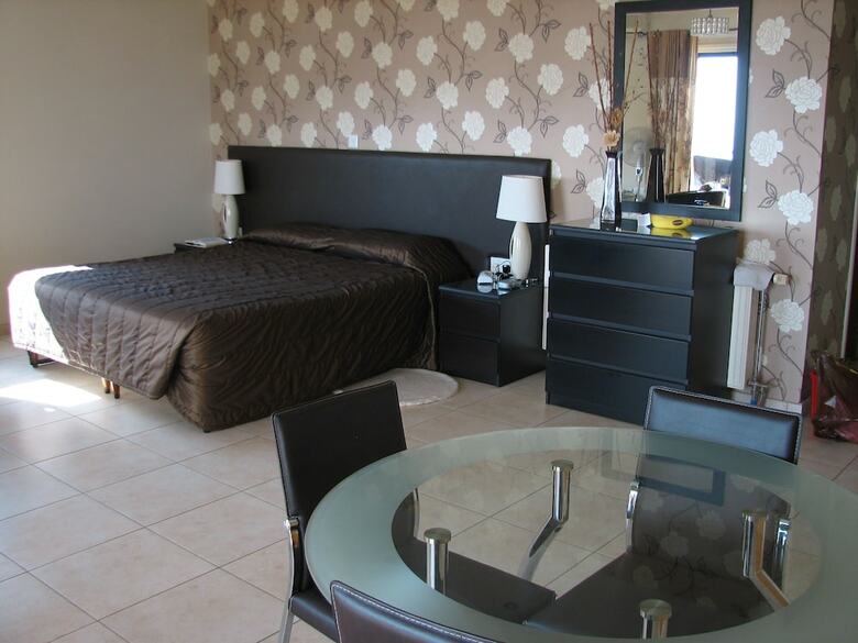 Aparthotel Hill View Restaurant & Apartments