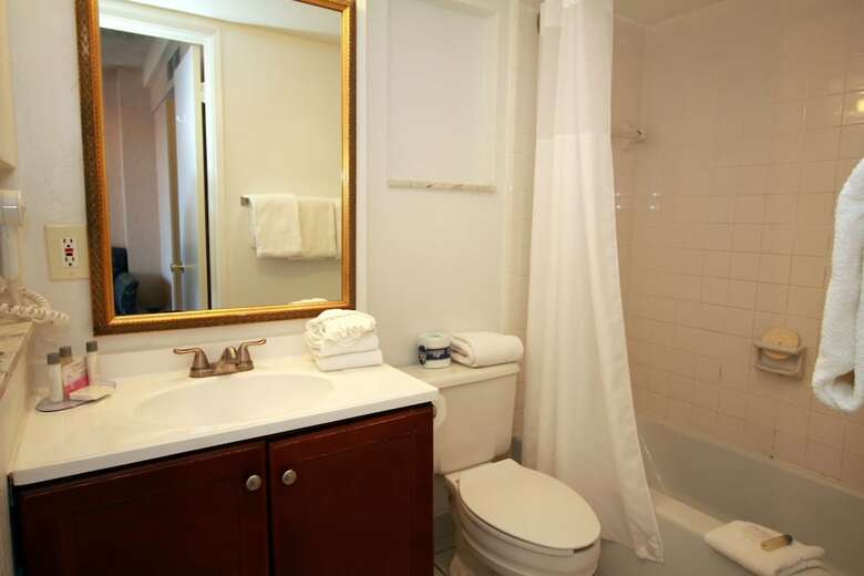 Hotel Seaside Inn & Suites