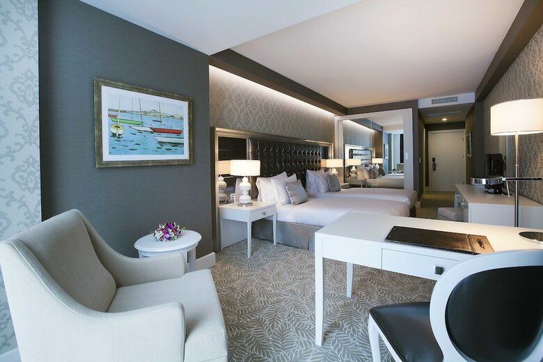 Triumph City Hotel & Residences