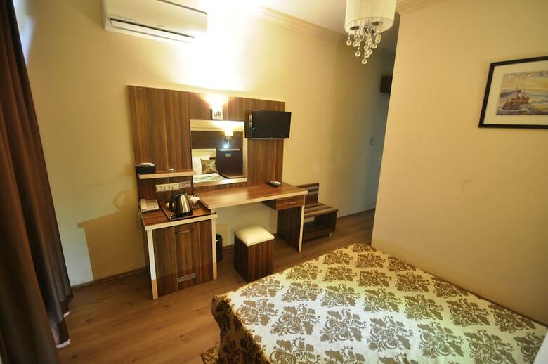 Manuela Hotel