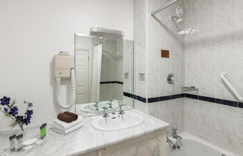 Earls Court House Hotel