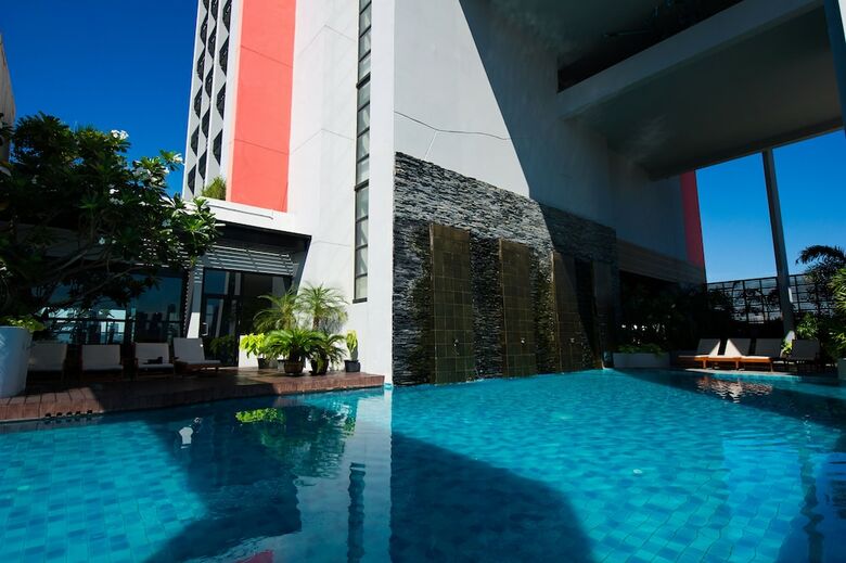 Grand Howard Hotel