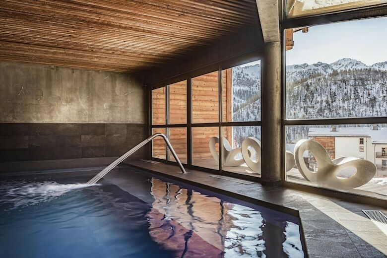 Anova Hotel & Spa