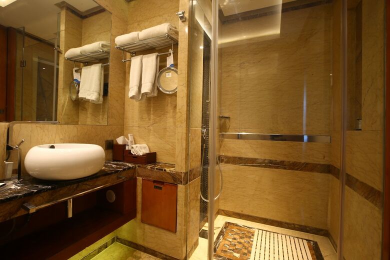 Hotel Radisson Blu Kaushambi Delhi Ncr
