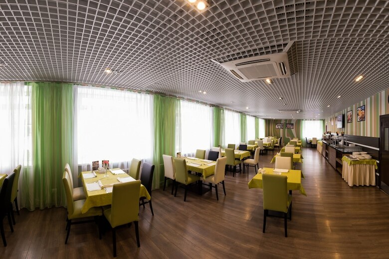 Tan Hotel