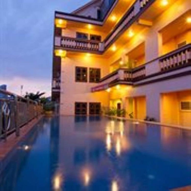 G Eleven Hotel
