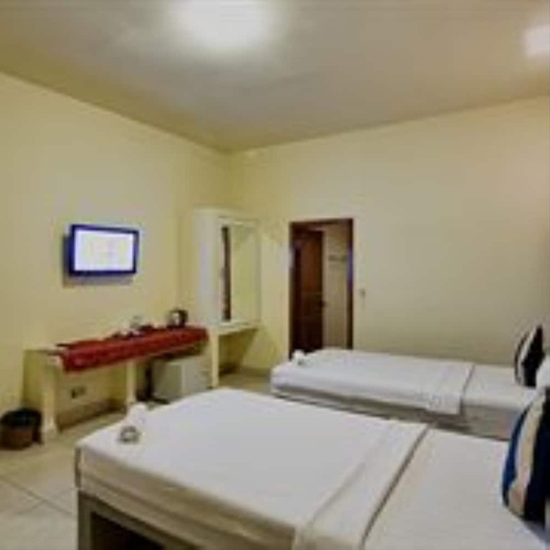 G Eleven Hotel