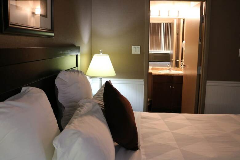 Nomad Hotel And Suites