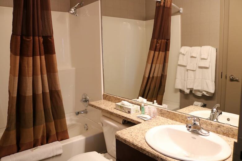 Nomad Hotel And Suites