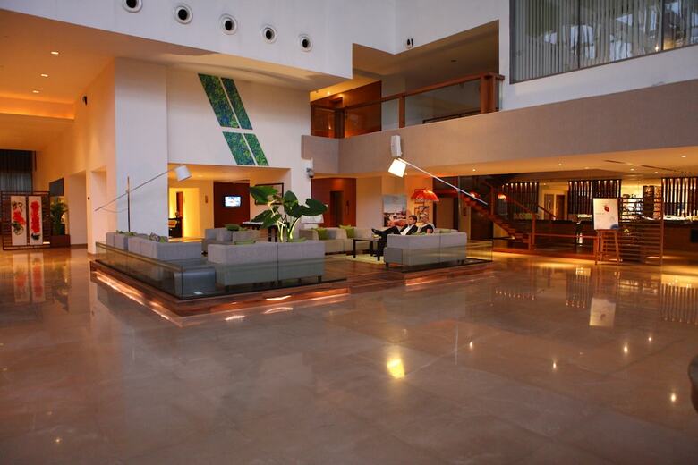 Radisson Blu Plaza Hotel Hyderabad Banjara Hills