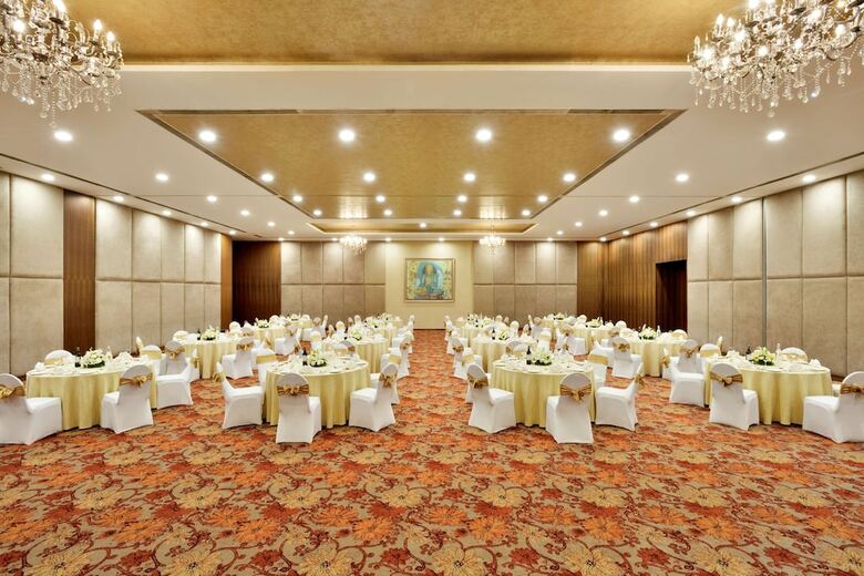 Radisson Blu Plaza Hotel Hyderabad Banjara Hills