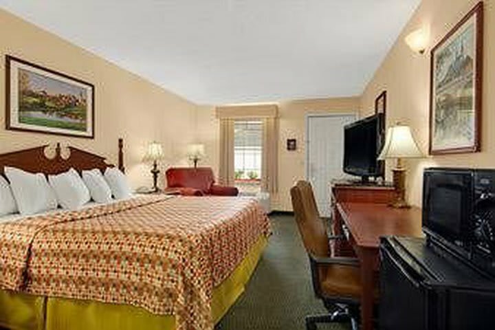 Hotel Baymont By Wyndham Waycross
