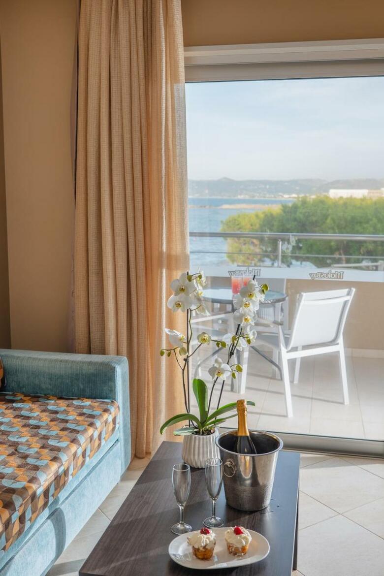 Aparthotel Molos Bay Hotel