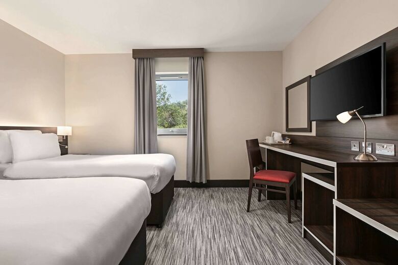 Hotel Ramada By Wyndham Cobham