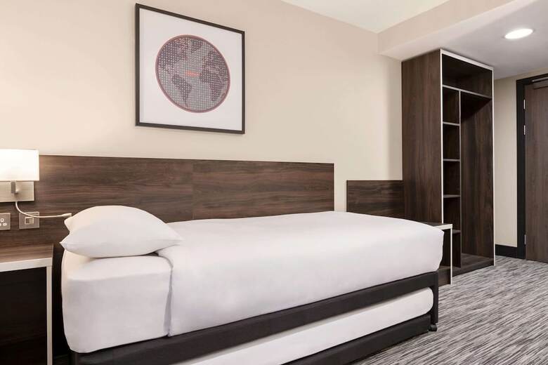Hotel Ramada By Wyndham Cobham