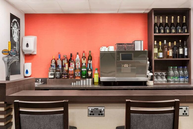 Hotel Ramada By Wyndham Cobham