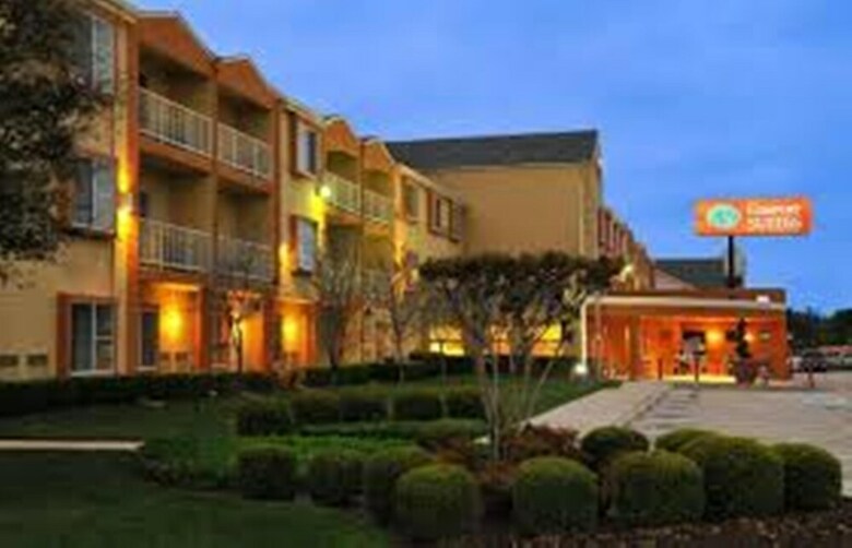 Hotel Comfort Suites Dfw Airport