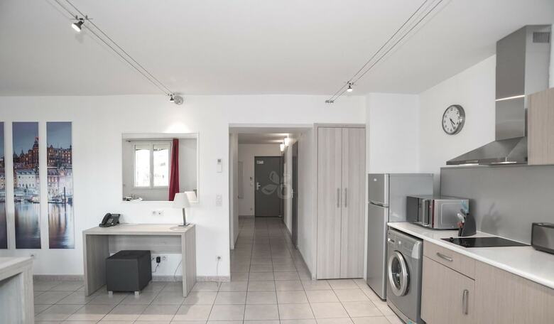Hotel Privil�ge H�tel & Apparts Eurociel Centre Com�die