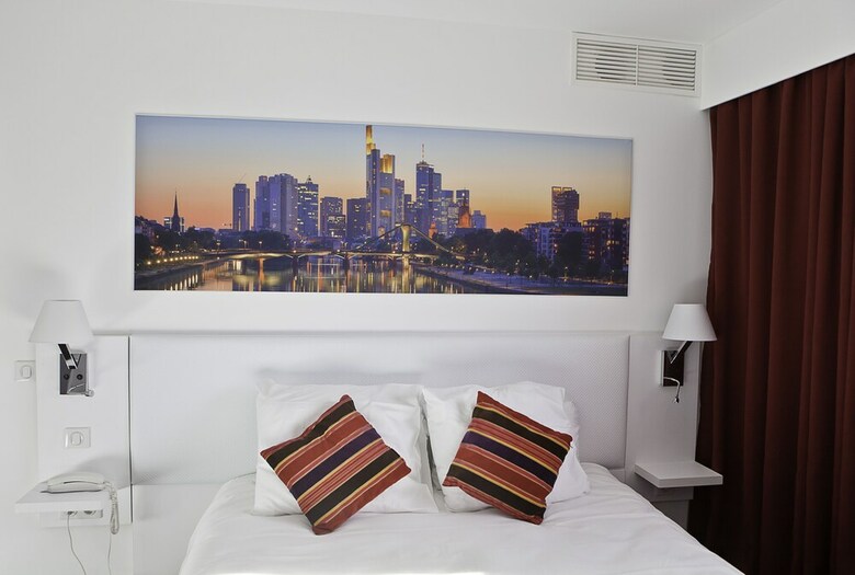 Hotel Privil�ge H�tel & Apparts Eurociel Centre Com�die