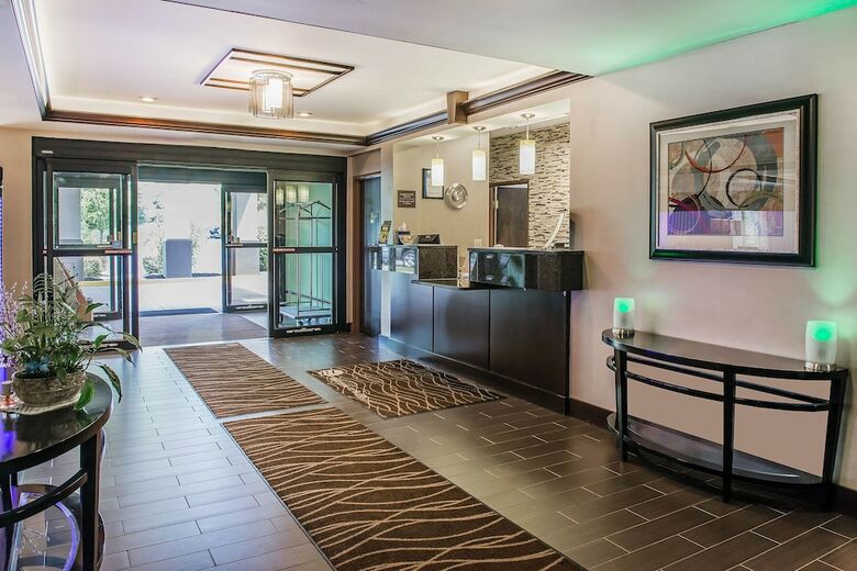Hotel Comfort Inn & Suites