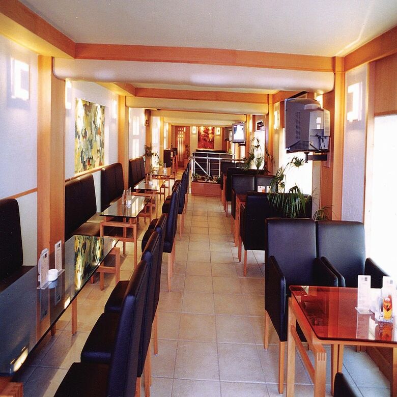 Hotel Radha Regent