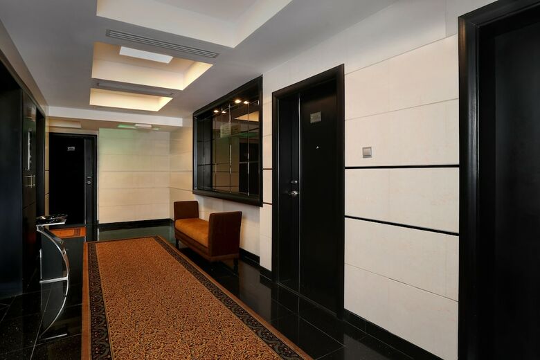 Aparthotel Royal Grand Suite Hotel