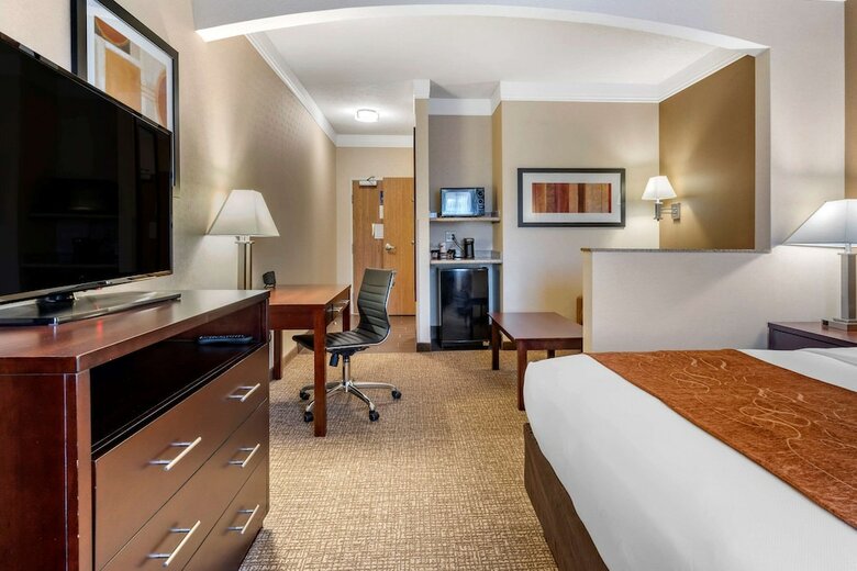 Hotel Comfort Suites Linn County