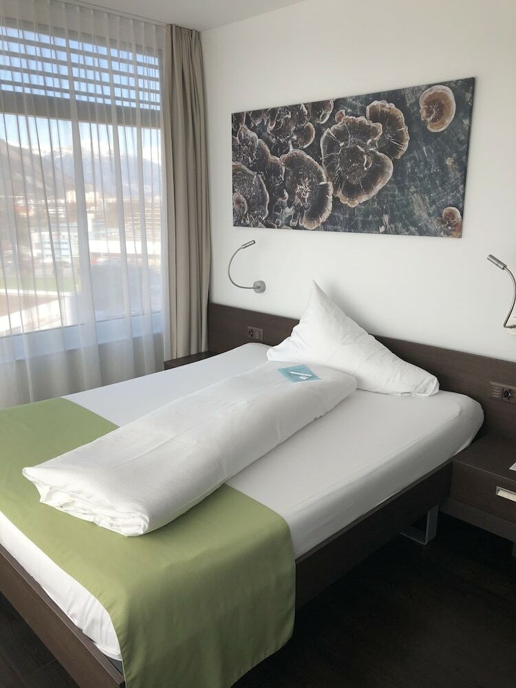 City West Hotel & Restaurant