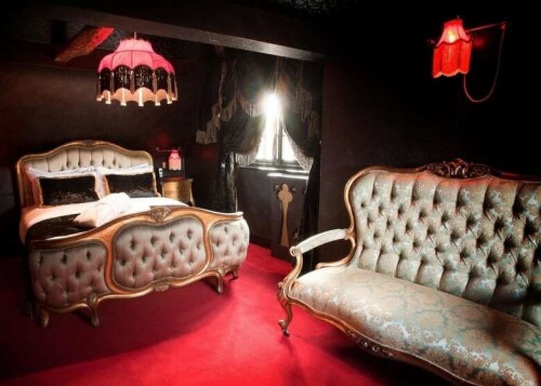 Hotel The Crazy Bear Beaconsfield