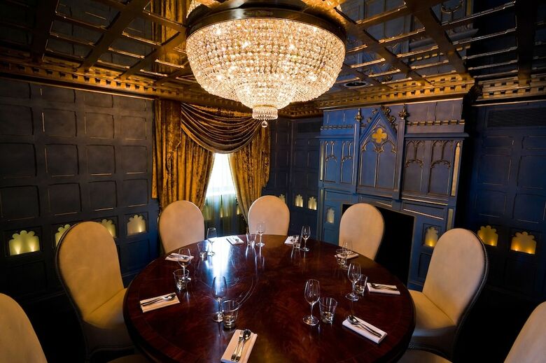 Hotel The Crazy Bear Beaconsfield