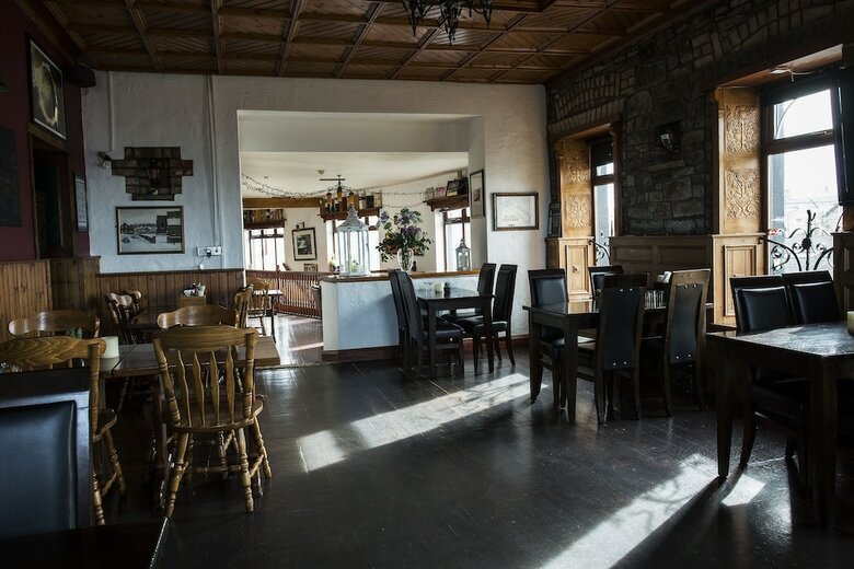 Hotel Maddens Bridge Bar & Guesthouse