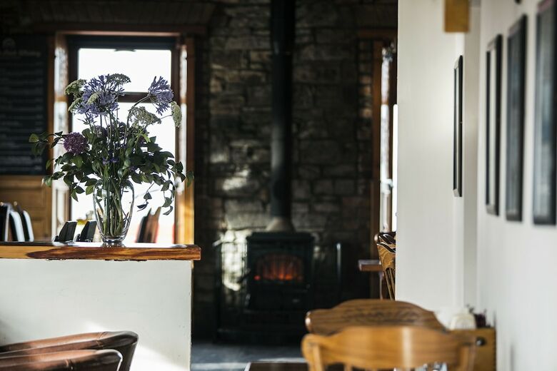 Hotel Maddens Bridge Bar & Guesthouse