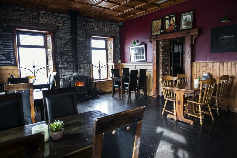 Hotel Maddens Bridge Bar & Guesthouse
