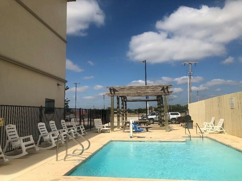 Hotel Baymont By Wyndham Cotulla
