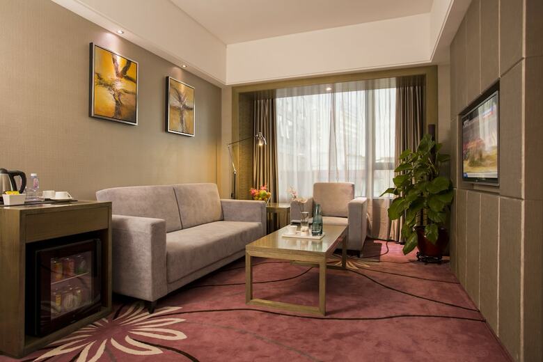 La Perle International Hotel