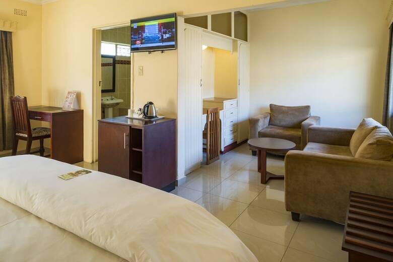 Kadoma Hotel And Conference Center