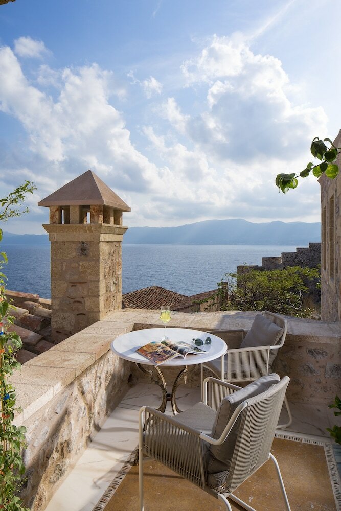 Hotel Moni Emvasis Luxury Suites