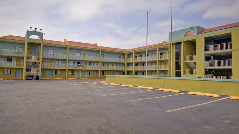 Windwater Hotel & Marina