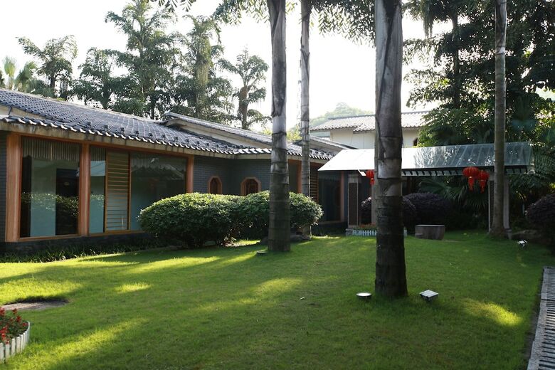 Dongjiang Golf Resort Hotel