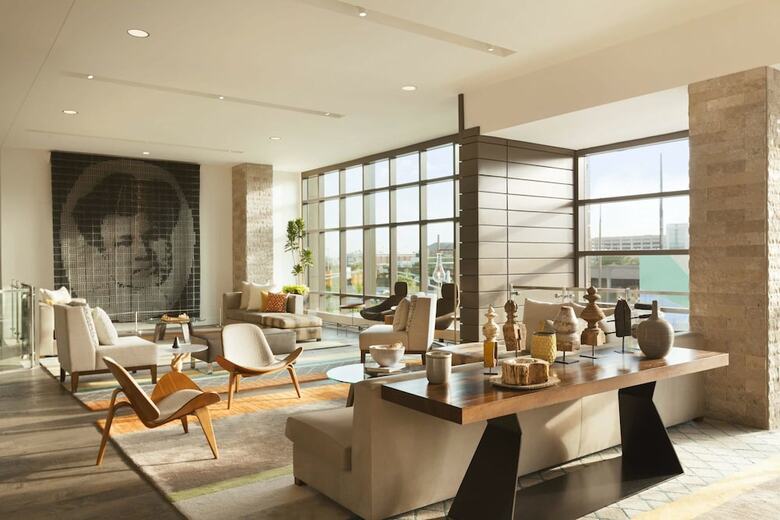 Hotel The Alexander