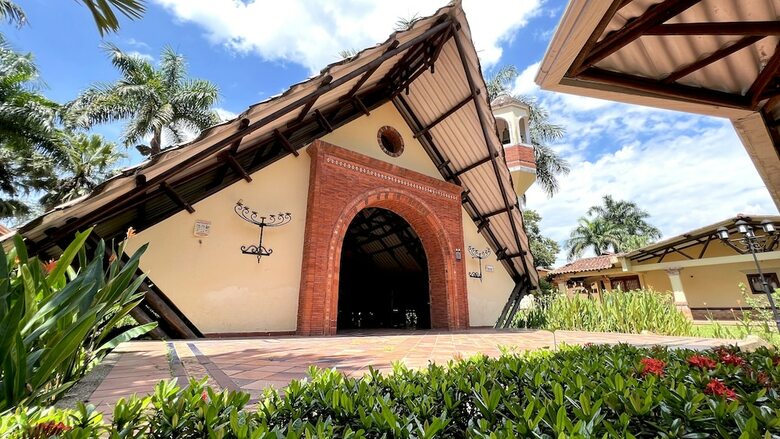 Hotel Campestre El Campanario