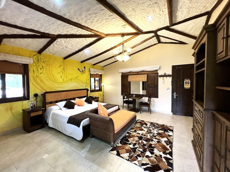 Hotel Campestre El Campanario