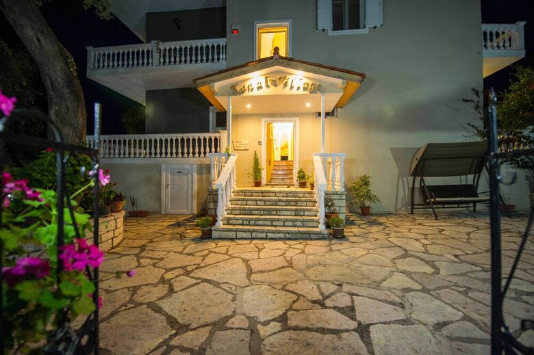 Apartamentos Kanali Village