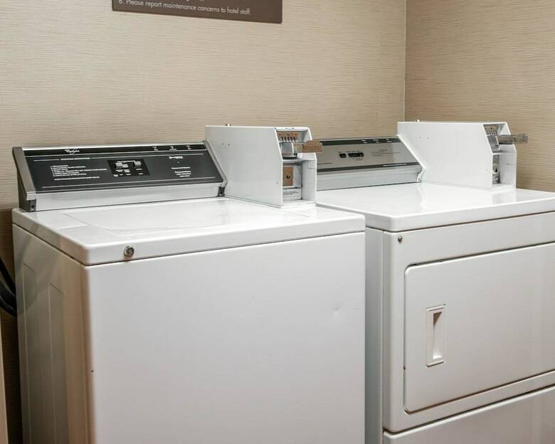 Hotel Comfort Suites North