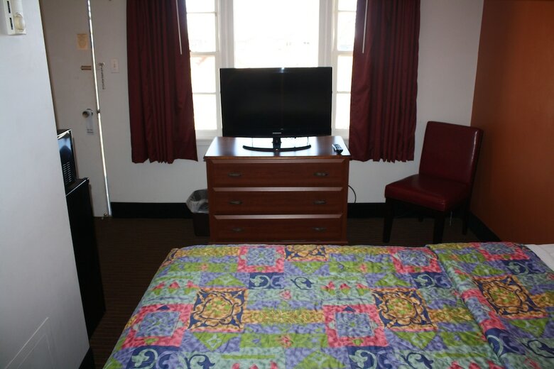 Motel Crows Nest Inn Tawas